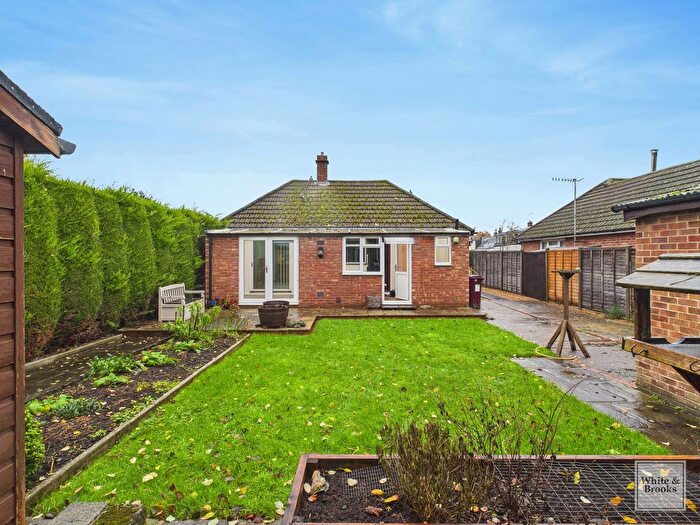 2 Bedroom Detached Bungalow For Sale In The Avenue, Hambrook, PO18