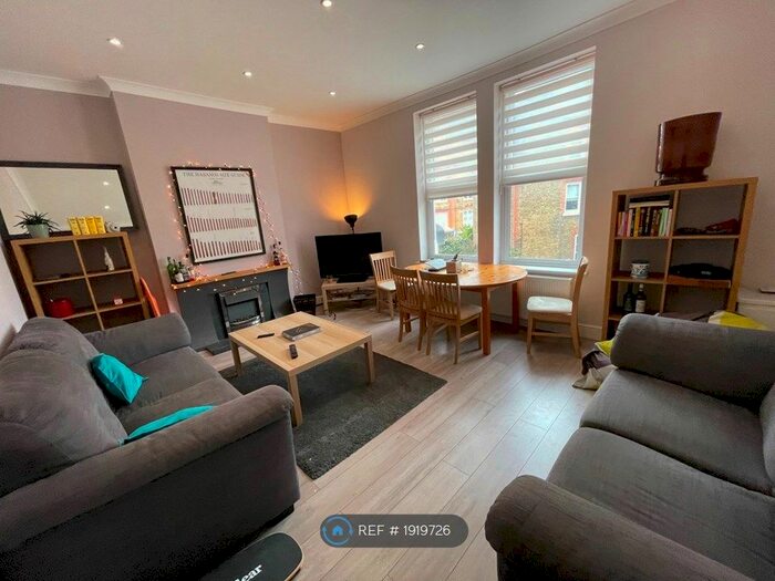 4 Bedroom Maisonette To Rent In Munster Road, London, SW6