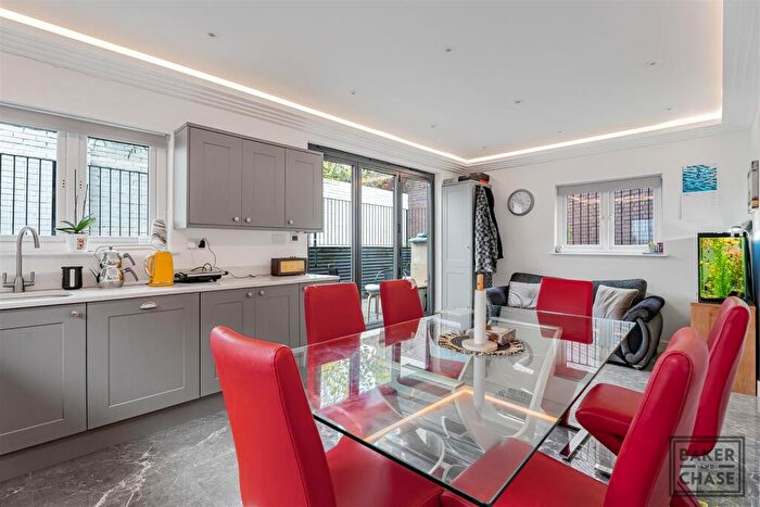 4 Bedroom Detached House To Rent In Beresford Gardens, Enfield, EN1