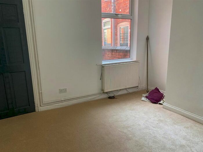 3 Bedroom Property To Rent In West Bromwich Road, Walsall, WS1