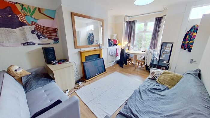 3 Bedroom Terraced House To Rent In Royal Park Avenue, Hyde Park, Leeds, LS6