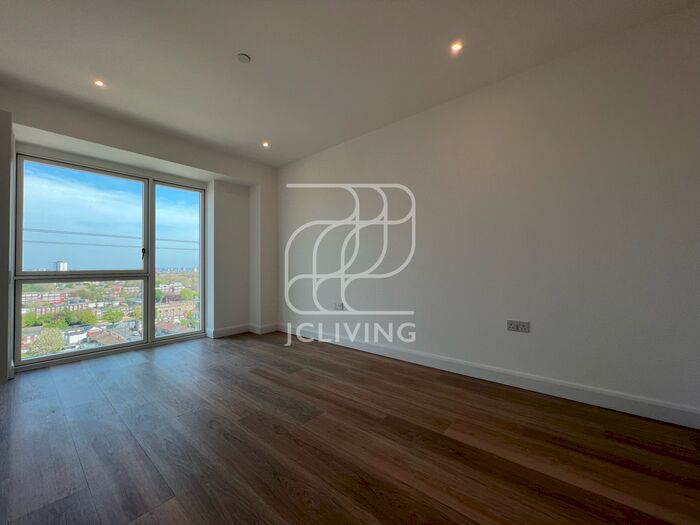 2 Bedroom Flat To Rent In Botanist House, London, E16