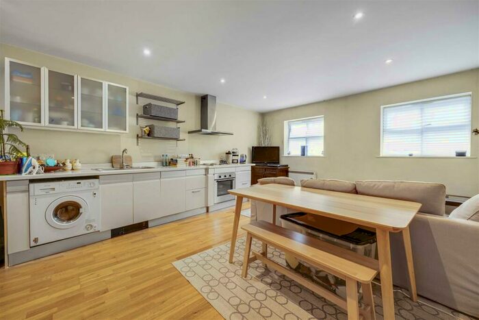 1 Bedroom Flat To Rent In Upper Richmond Road West, East Sheen, SW14