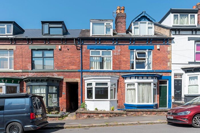 3 Bedroom Terraced House For Sale In South View Crescent, Sheffield, S7