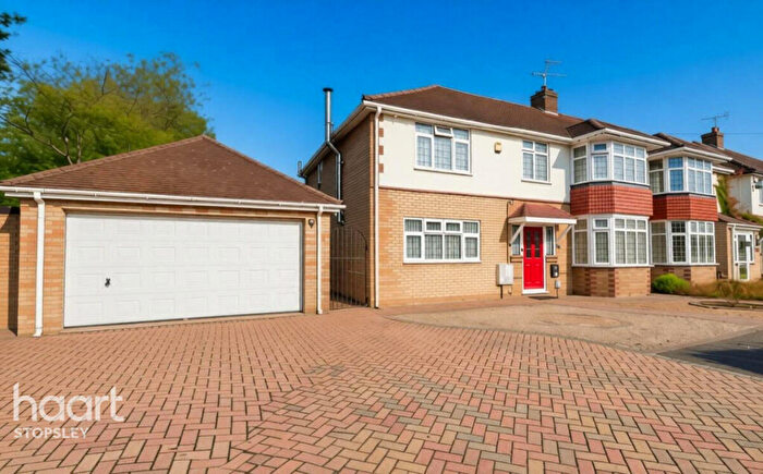 5 Bedroom Semi-Detached House For Sale In Swifts Green Road, Luton, LU2