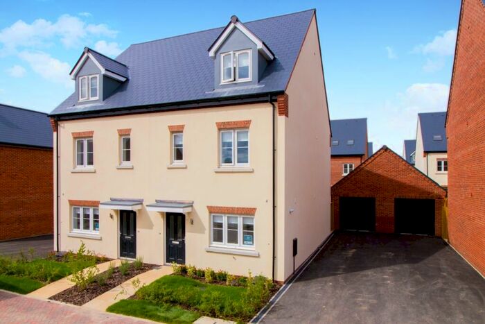 4 Bedroom Semi-Detached House To Rent In Dale Way, Heyford Park, OX25