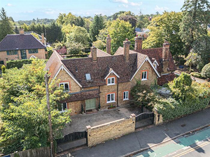 4 Bedroom Semi-Detached House For Sale In Kingston Hill, Kingston Upon Thames, KT2