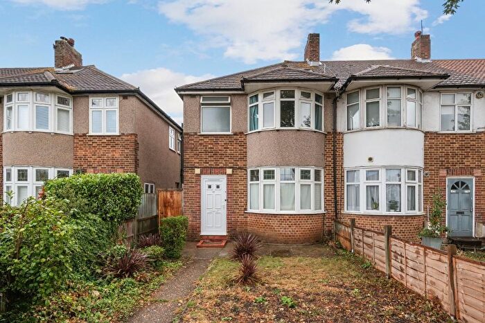 2 Bedroom Flat For Sale In Bushey Road, Raynes Park, SW20