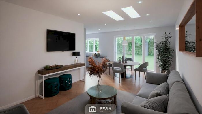 3 Bedroom Flat To Rent In Walton Way, London, W3