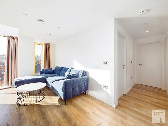 2 Bedroom Apartment To Rent In Flat :: The Quarters, M1