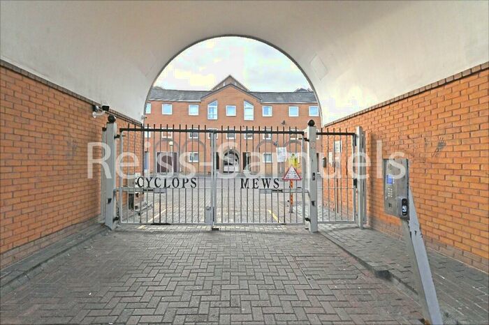 5 Bedroom Town House To Rent In Cyclops Mews, Canary Wharf, London, E14