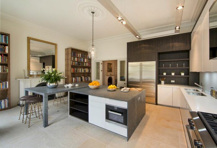 3 Bedroom Flat To Rent In Buckingham Gate, London, SW1E