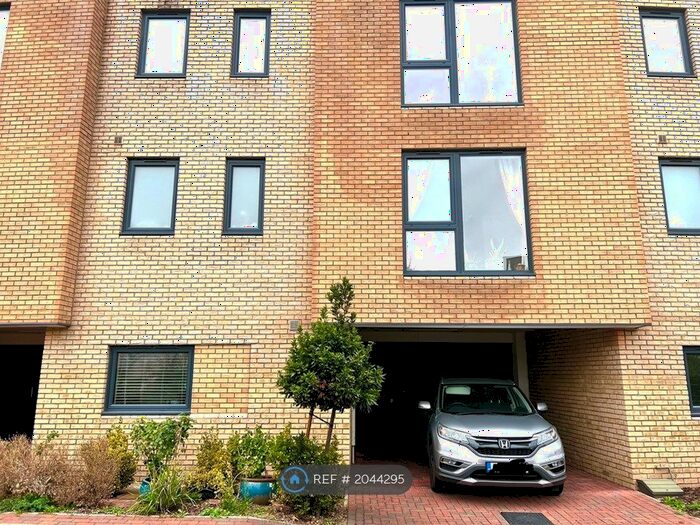 4 Bedroom Detached House To Rent In Ellis Road, Trumpington, Cambridge, CB2