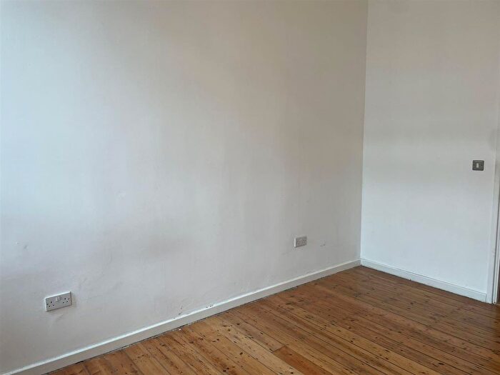2 Bedroom Flat To Rent In Byron Street, Leeds, LS2