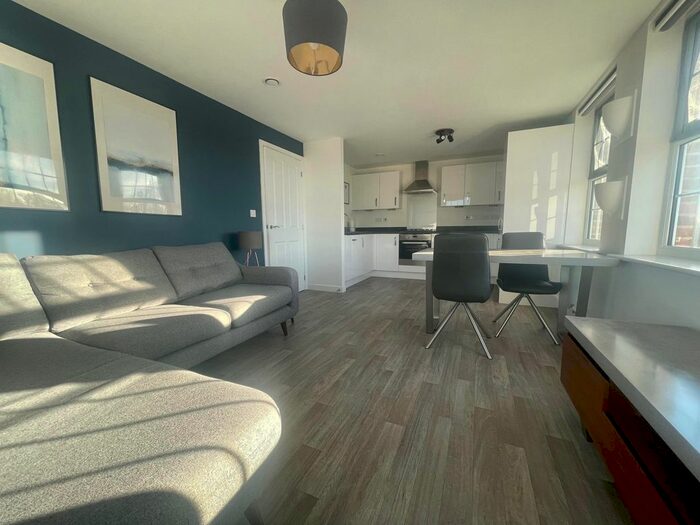 2 Bedroom Flat To Rent In Emmet Court, Birkenshaw, Bradford, BD11