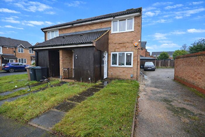 1 Bedroom Maisonette For Sale In Coltsfoot Green, Luton, Bedfordshire, LU4