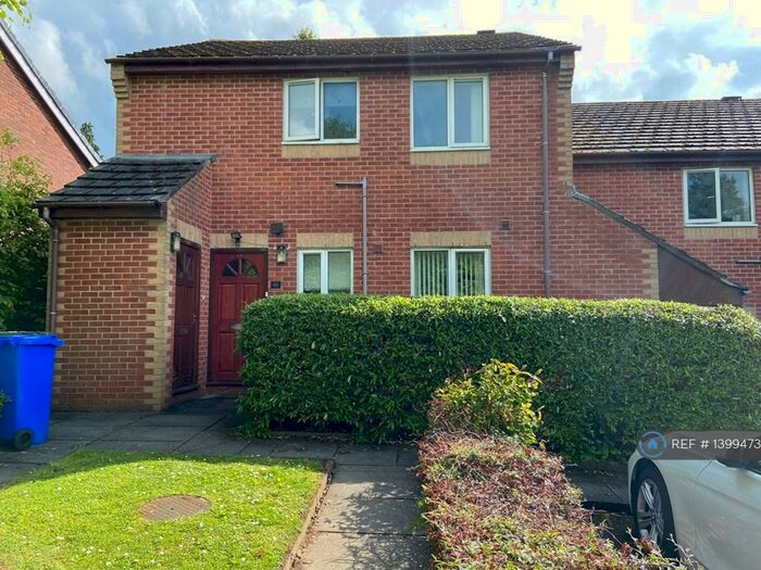 2 Bedroom Maisonette To Rent In Berkeley Crescent, Hyde, SK14