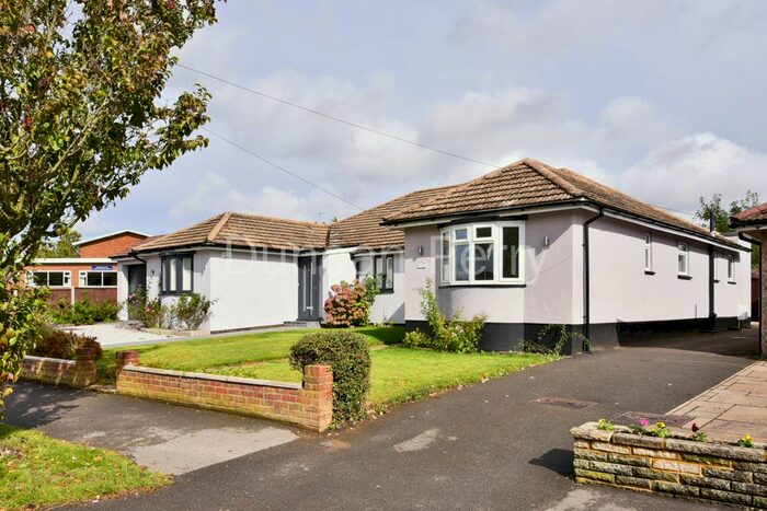 4 Bedroom Semi-Detached Bungalow To Rent In Oaklands Avenue, Brookmans Park, Hatfield, AL9