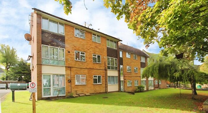 2 Bedroom Maisonette For Sale In Albion Road, Sutton, SM2