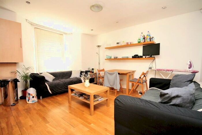 3 Bedroom Flat To Rent In Stock Orchard Crescent, Holloway, N7