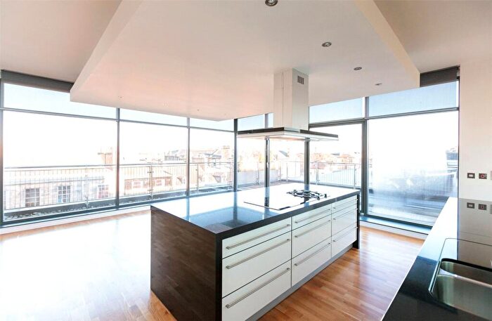 3 Bedroom Flat To Rent In Eyre Place, Edinburgh, EH3