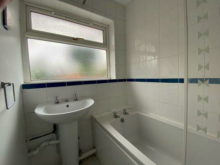 5 Bedroom Semi-Detached House To Rent In Harrison Road, Southampton, SO17