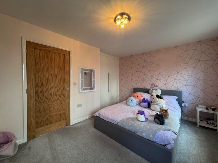 3 Bedroom Town House For Sale In Silver Birch Close, Lostock, BL6