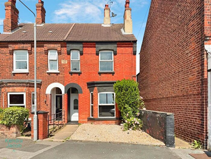 3 Bedroom Semi-Detached House For Sale In Grove Lane, Retford, DN22