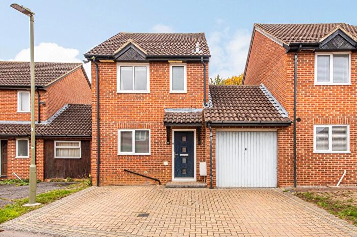 2 Bedroom Detached House For Sale In Dundas Close, Abingdon, OX14