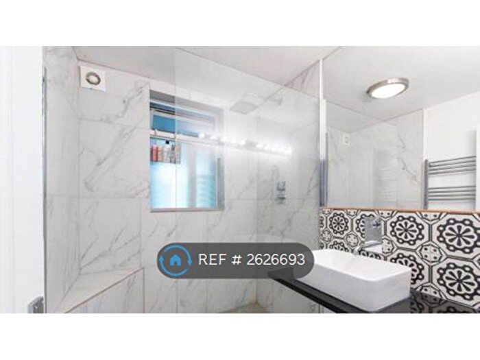 3 Bedroom Flat To Rent In New Park Road, London, SW2
