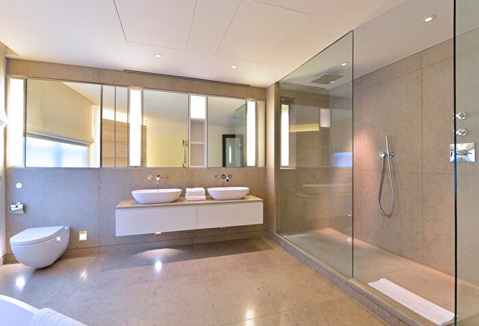 2 Bedroom Flat To Rent In Duke Street, Mayfair, W1K