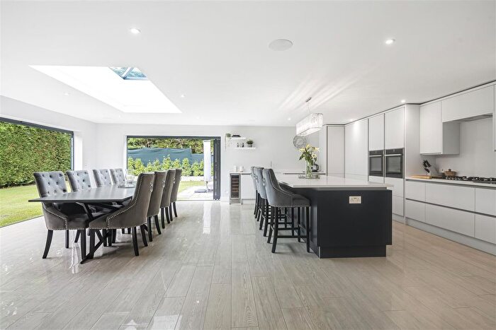 4 Bedroom Detached House For Sale In Crossways, Brimpton Common, Reading, RG7