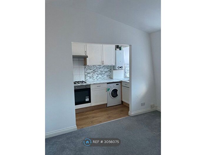 1 Bedroom Flat To Rent In Cuffley, Potters Bar, EN6