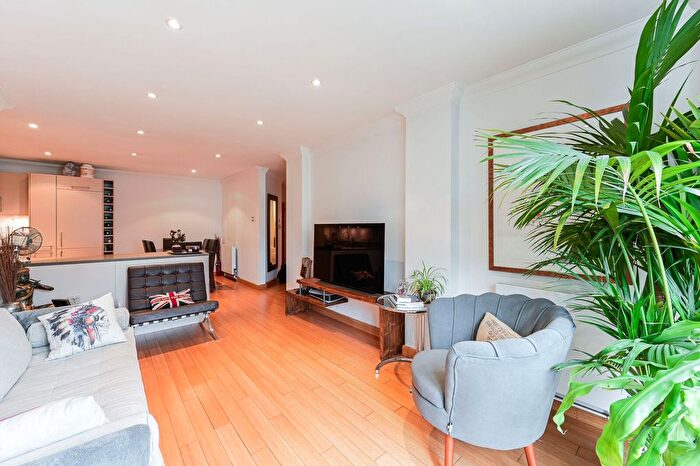 2 Bedroom Flat To Rent In Octavia House, Westminster, London, SW1P