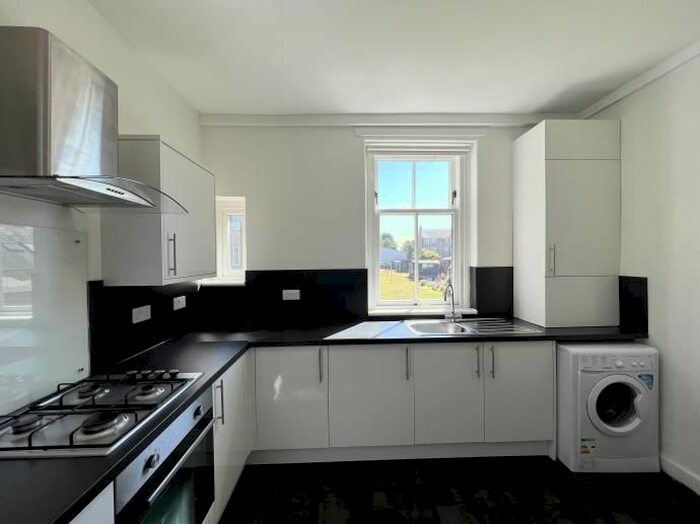 2 Bedroom Flat To Rent In B Claypotts Road, Broughty Ferry, Dundee, DD5