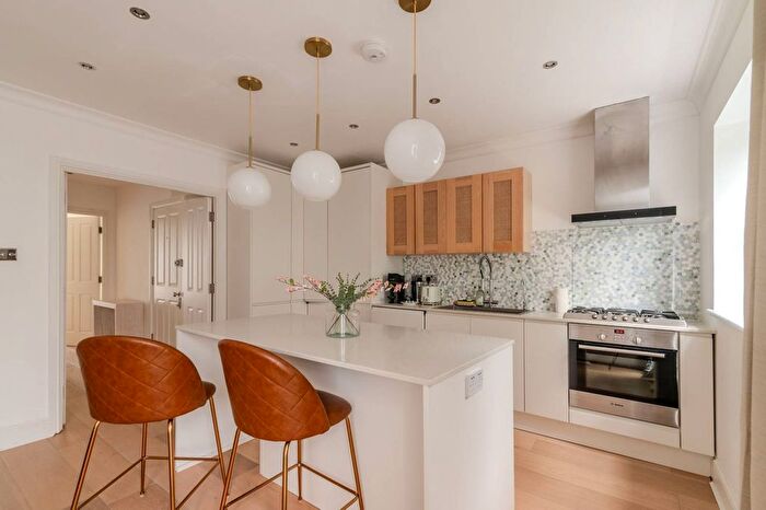 2 Bedroom Flat To Rent In Upland Road, East Dulwich, London, SE22