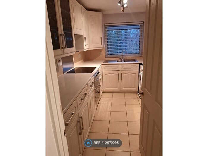 2 Bedroom Flat To Rent In Brentor Court, Tunbridge Wells, TN2