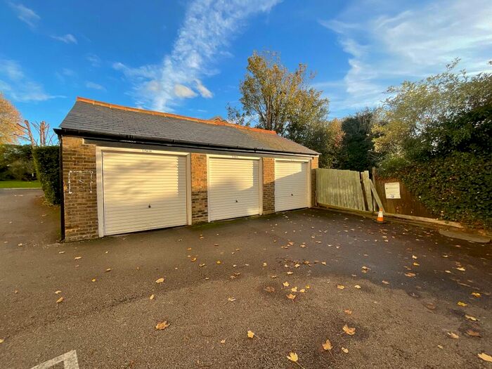 1 Bedroom Garage / Parking To Rent In Garage Burleigh Court, SS0