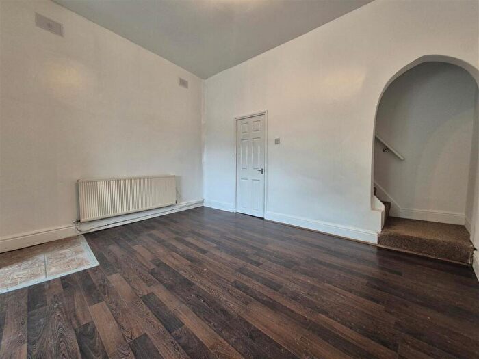 2 Bedroom End Of Terrace House To Rent In Cheetham Hill Road, Dukinfield, SK16
