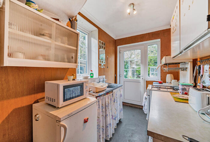 3 Bedroom End Of Terrace House For Sale In Central Road, Morden, SM4