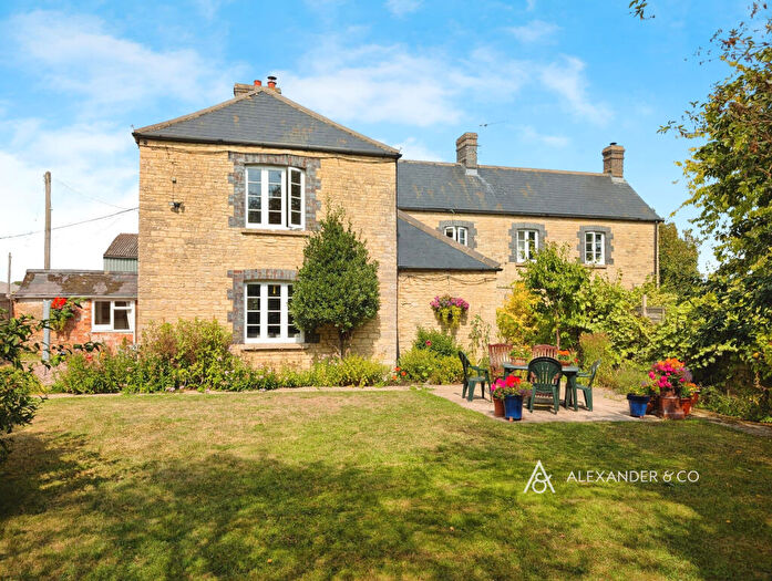 3 Bedroom Semi-Detached House To Rent In Weston-on-the-Green, OX25