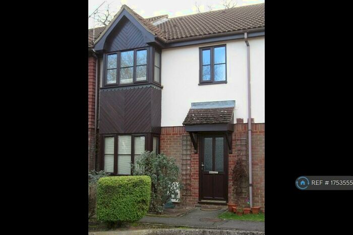 2 Bedroom Terraced House To Rent In Orchard Close, Wokingham, RG40