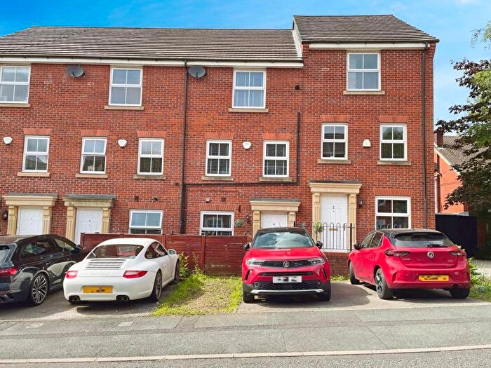 4 Bedroom Terraced House To Rent In Stonemere Drive, Radcliffe, Manchester, M26