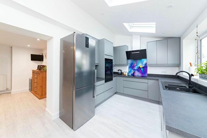 3 Bedroom Semi-Detached House For Sale In Welford Gardens, Abingdon, OX14