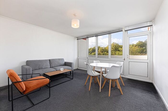 2 Bedroom Flat To Rent In Royal Street, London, SE1