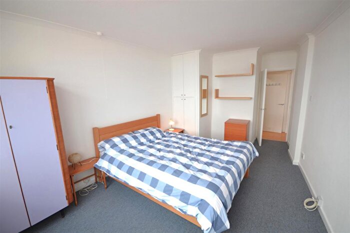 3 Bedroom Flat To Rent In Royal Parade, Eastbourne, BN22