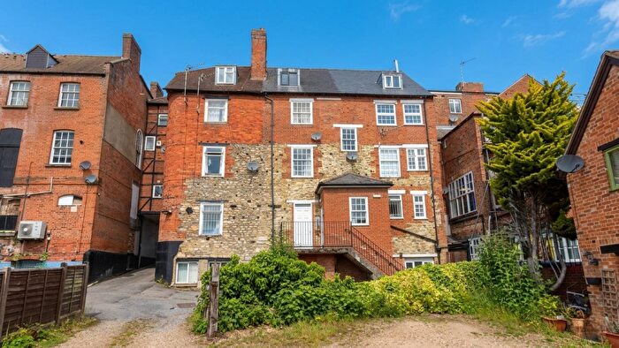 1 Bedroom Flat For Sale In Market Square, Buckingham, MK18