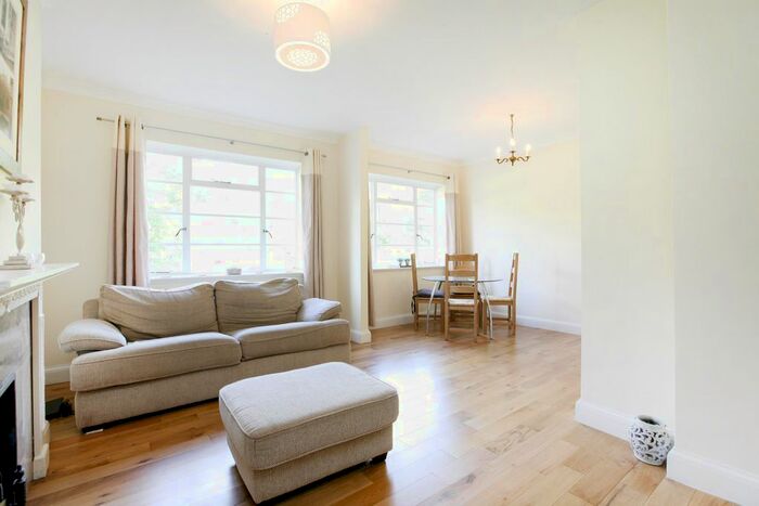 2 Bedroom Flat To Rent In Cambridge Park, Twickenham, TW1