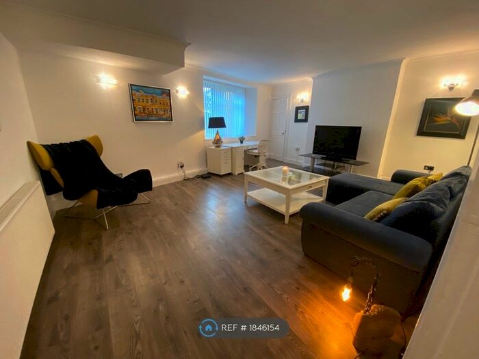 2 Bedroom Flat To Rent In Crow Road, Glasgow, G11