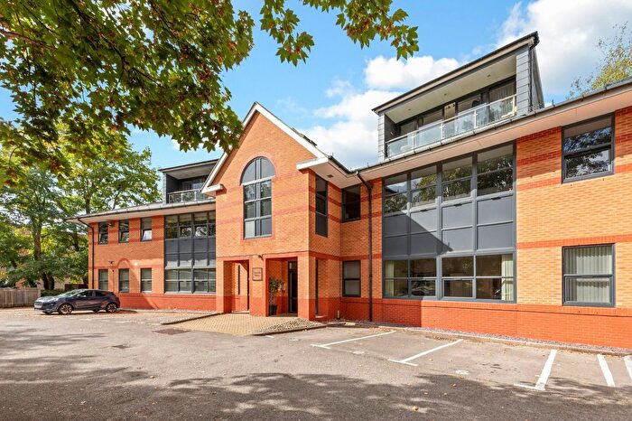 2 Bedroom Flat For Sale In Furlong Road, Bourne End, SL8